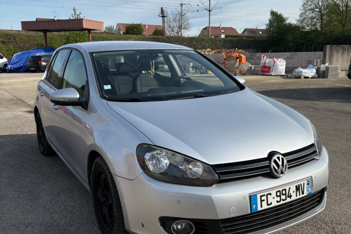 VOLKSWAGEN GOLF